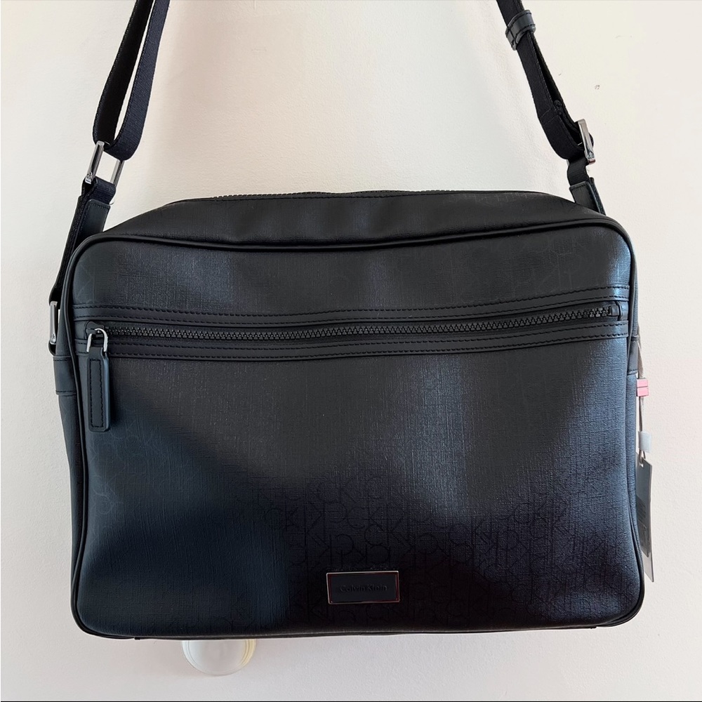Calvin Klein messenger bag - Picture 2 of 11
